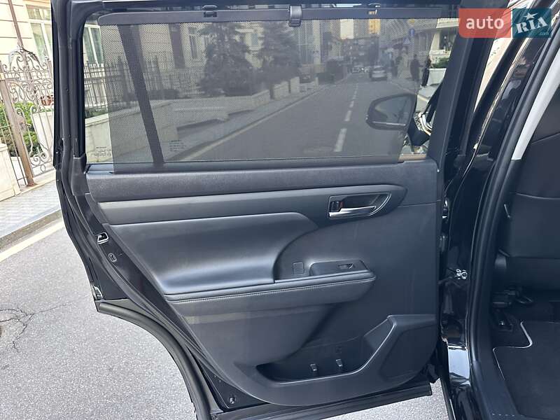 Внедорожник / Кроссовер Toyota Highlander 2022 в Киеве