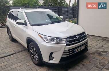 Внедорожник / Кроссовер Toyota Highlander 2017 в Монастырище