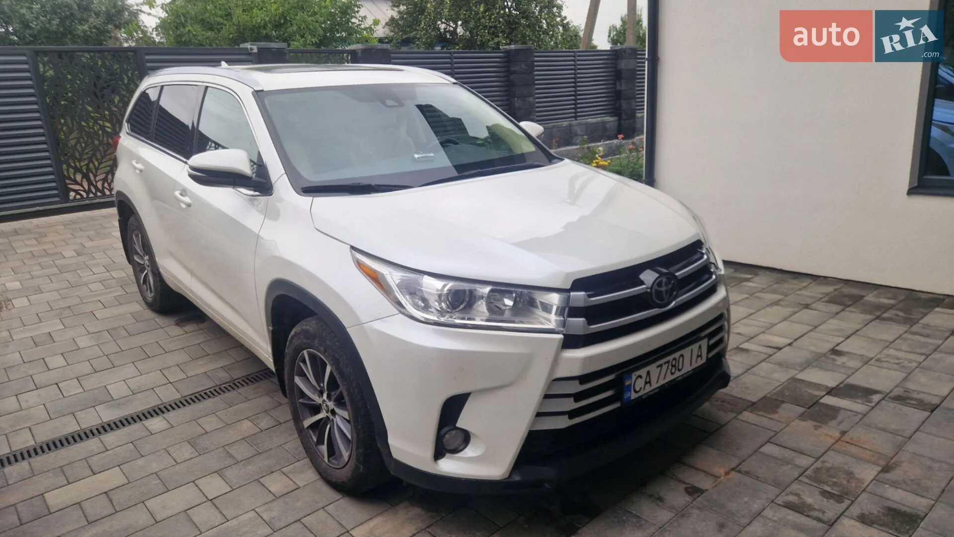 2017 Toyota Highlander - фото 1