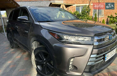 Внедорожник / Кроссовер Toyota Highlander 2018 в Хмельницком