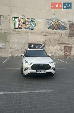 Позашляховик / Кросовер Toyota Highlander 2021 в Тернополі