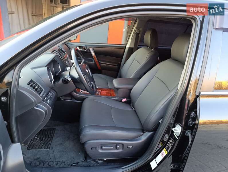 Позашляховик / Кросовер Toyota Highlander 2012 в Черкасах
