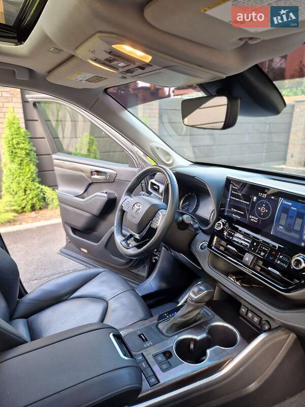 Позашляховик / Кросовер Toyota Highlander 2020 в Києві