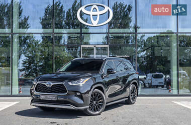Внедорожник / Кроссовер Toyota Highlander 2023 в Днепре