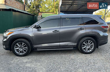 Внедорожник / Кроссовер Toyota Highlander 2016 в Первомайске