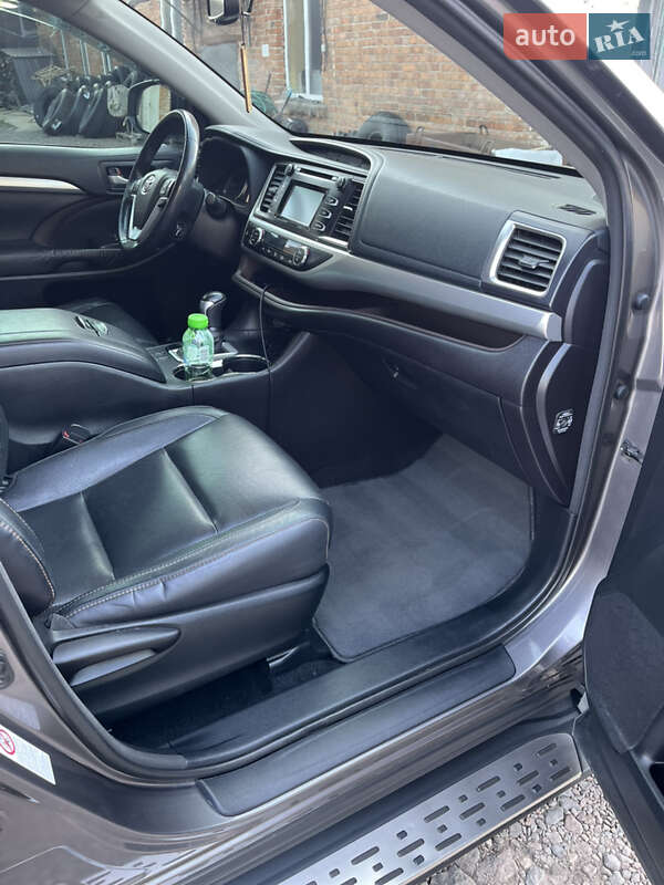 Внедорожник / Кроссовер Toyota Highlander 2016 в Первомайске фото 12 Внедорожник / Кроссовер Toyota Highlander 2016 в Первомайске