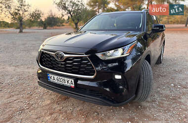 Внедорожник / Кроссовер Toyota Highlander 2022 в Киеве