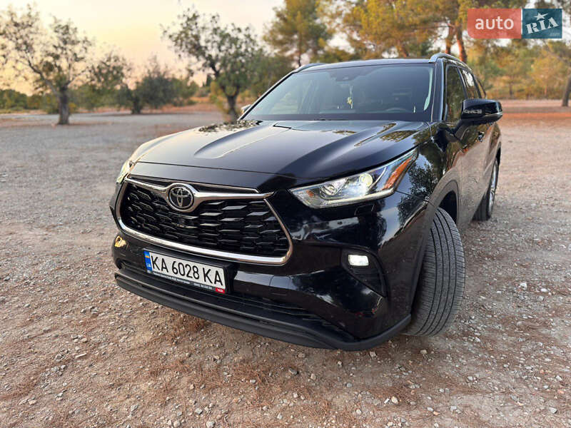 Внедорожник / Кроссовер Toyota Highlander 2022 в 