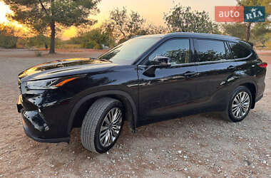Внедорожник / Кроссовер Toyota Highlander 2022 в 