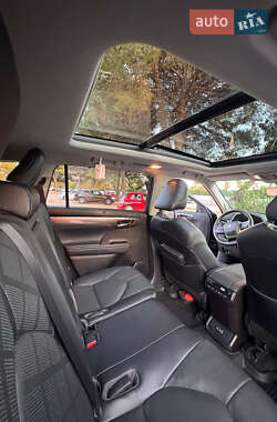 Внедорожник / Кроссовер Toyota Highlander 2022 в 