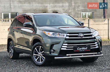 Внедорожник / Кроссовер Toyota Highlander 2017 в Луцке