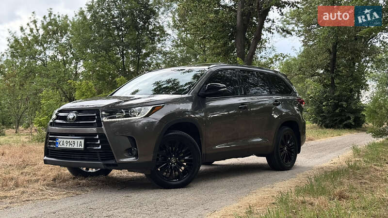 Внедорожник / Кроссовер Toyota Highlander 2019 в Кропивницком