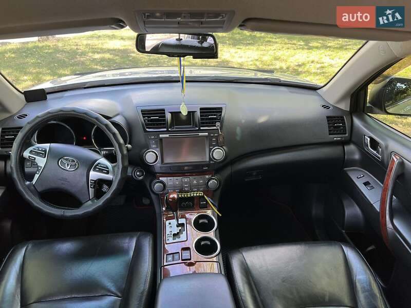 Внедорожник / Кроссовер Toyota Highlander 2012 в Запорожье