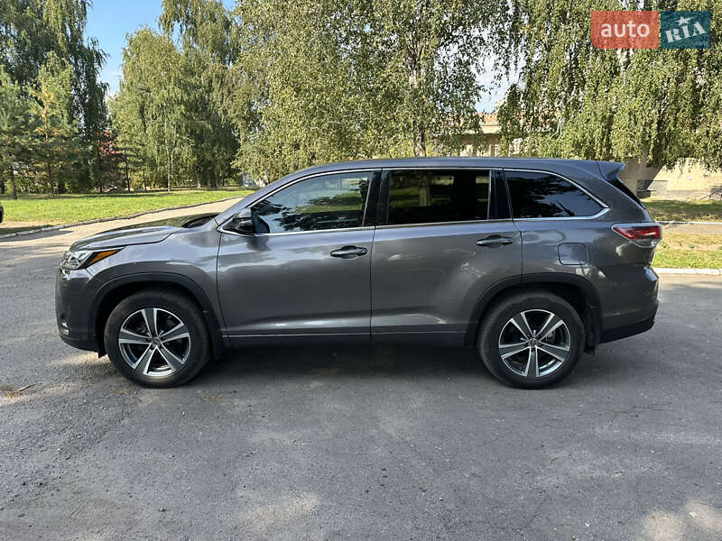 Позашляховик / Кросовер Toyota Highlander 2016 в Путивлі