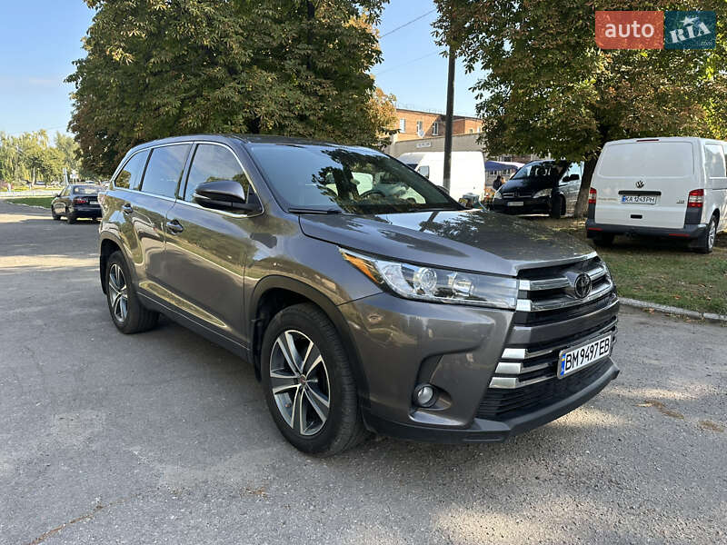 Позашляховик / Кросовер Toyota Highlander 2016 в Путивлі