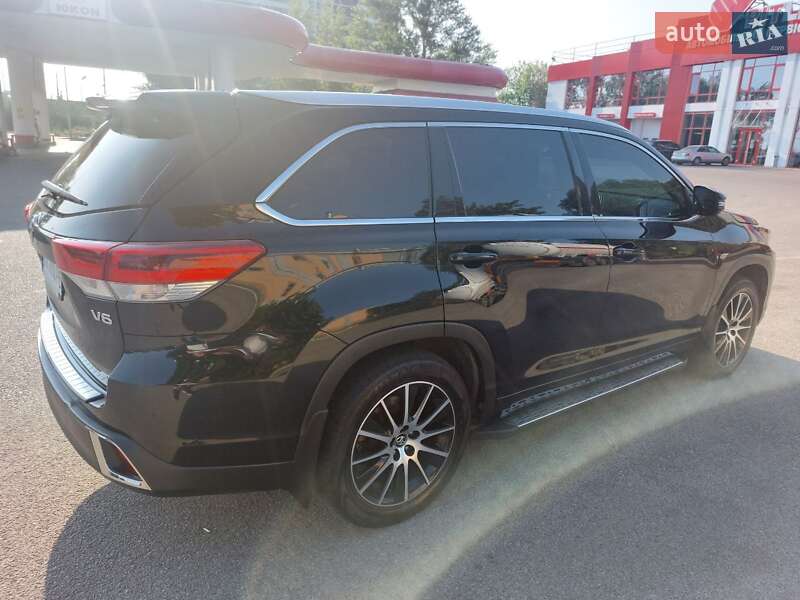 Внедорожник / Кроссовер Toyota Highlander 2017 в Днепре