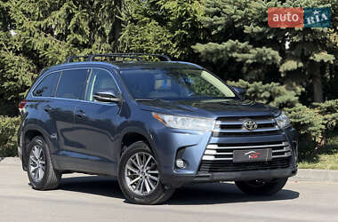 Внедорожник / Кроссовер Toyota Highlander 2017 в 
