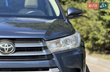 Внедорожник / Кроссовер Toyota Highlander 2017 в 
