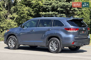 Внедорожник / Кроссовер Toyota Highlander 2017 в 