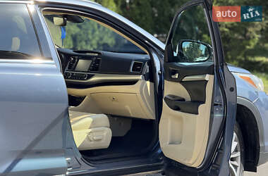 Внедорожник / Кроссовер Toyota Highlander 2017 в 