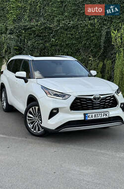 Внедорожник / Кроссовер Toyota Highlander 2021 в 