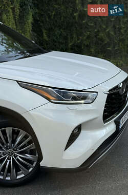 Внедорожник / Кроссовер Toyota Highlander 2021 в 