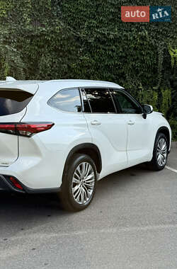 Внедорожник / Кроссовер Toyota Highlander 2021 в 