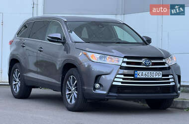 Внедорожник / Кроссовер Toyota Highlander 2018 в 
