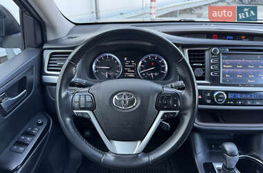 Внедорожник / Кроссовер Toyota Highlander 2018 в 