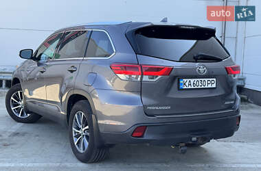 Внедорожник / Кроссовер Toyota Highlander 2018 в 