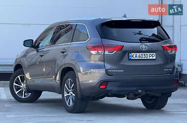 Внедорожник / Кроссовер Toyota Highlander 2018 в 