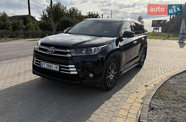 Внедорожник / Кроссовер Toyota Highlander 2017 в 