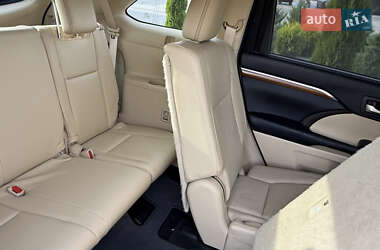 Внедорожник / Кроссовер Toyota Highlander 2017 в 