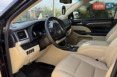 Внедорожник / Кроссовер Toyota Highlander 2017 в 