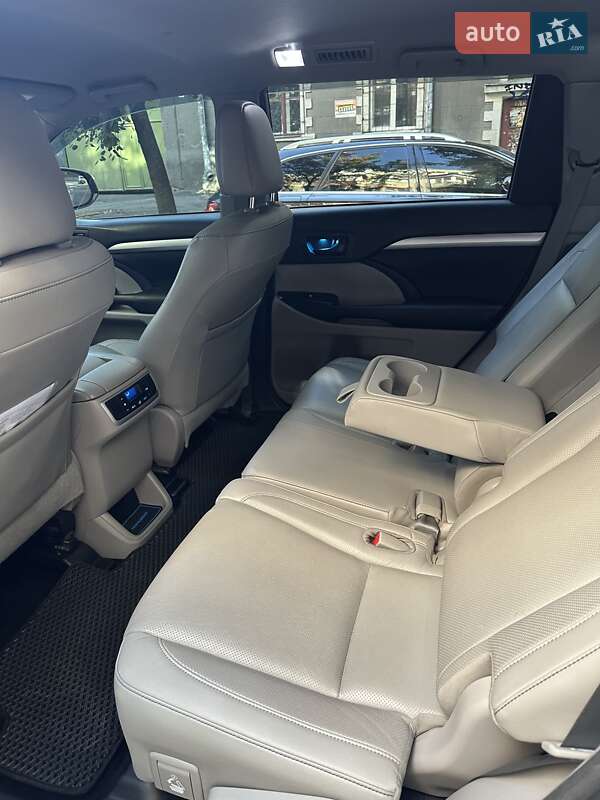Внедорожник / Кроссовер Toyota Highlander 2016 в Харькове фото 8 Внедорожник / Кроссовер Toyota Highlander 2016 в Харькове