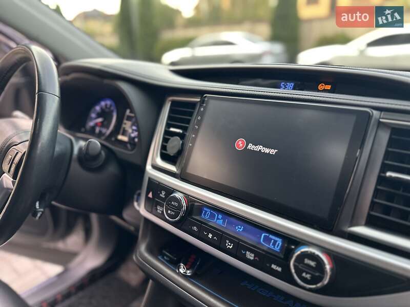 Внедорожник / Кроссовер Toyota Highlander 2018 в Запорожье