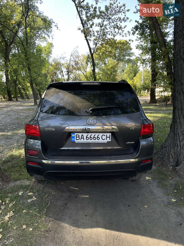 Позашляховик / Кросовер Toyota Highlander 2013 в Олександрії