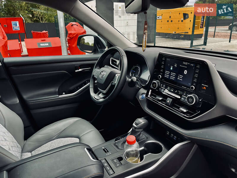 Позашляховик / Кросовер Toyota Highlander 2022 в Одесі
