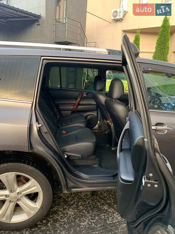 Внедорожник / Кроссовер Toyota Highlander 2011 в Ивано-Франковске