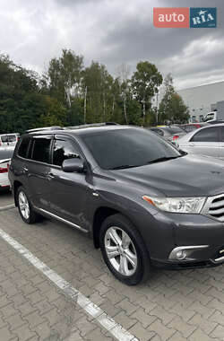 Позашляховик / Кросовер Toyota Highlander 2013 в 