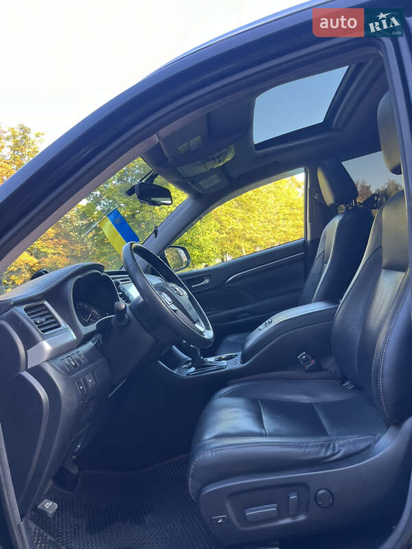 Внедорожник / Кроссовер Toyota Highlander 2016 в Броварах