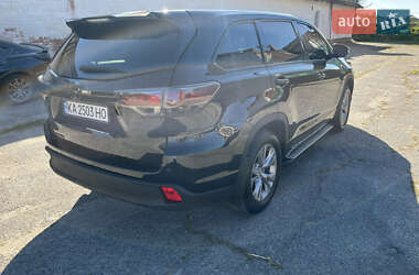 Внедорожник / Кроссовер Toyota Highlander 2015 в 