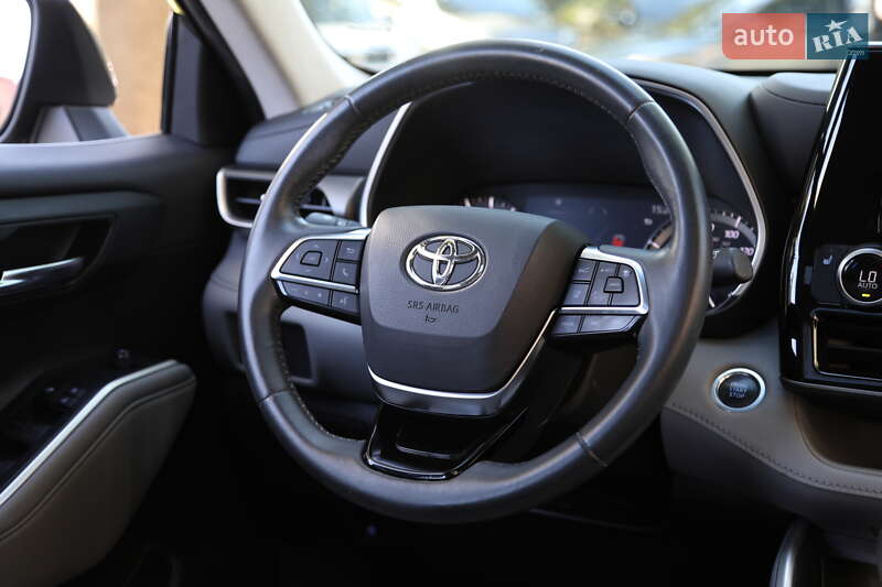 Внедорожник / Кроссовер Toyota Highlander 2021 в Харькове