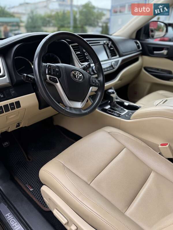 Внедорожник / Кроссовер Toyota Highlander 2015 в Львове фото 7 Внедорожник / Кроссовер Toyota Highlander 2015 в Львове