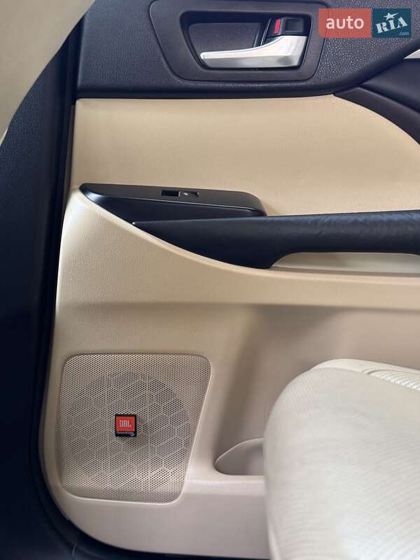 Внедорожник / Кроссовер Toyota Highlander 2015 в Львове фото 20 Внедорожник / Кроссовер Toyota Highlander 2015 в Львове