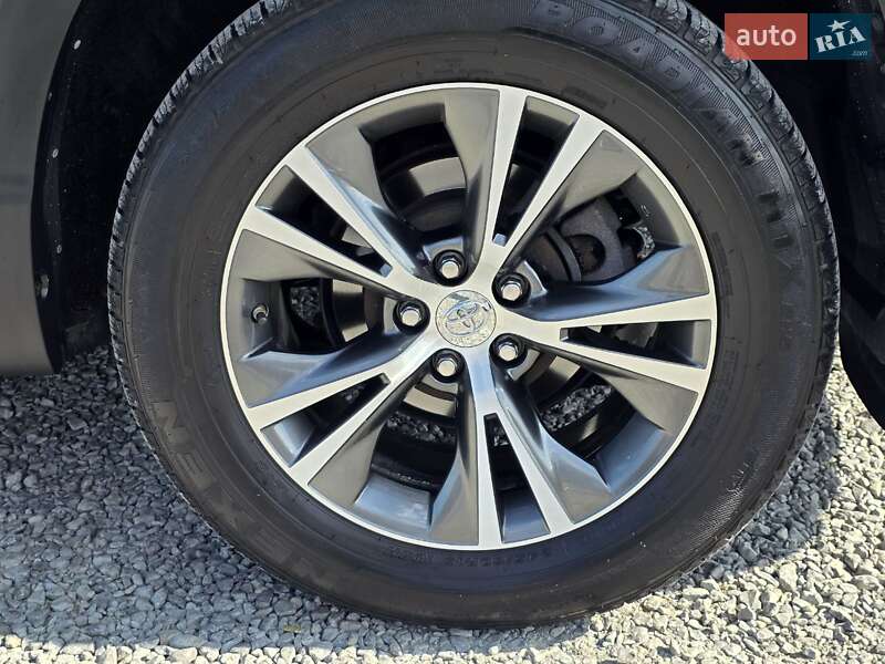 Внедорожник / Кроссовер Toyota Highlander 2015 в Тернополе фото 17 Внедорожник / Кроссовер Toyota Highlander 2015 в Тернополе