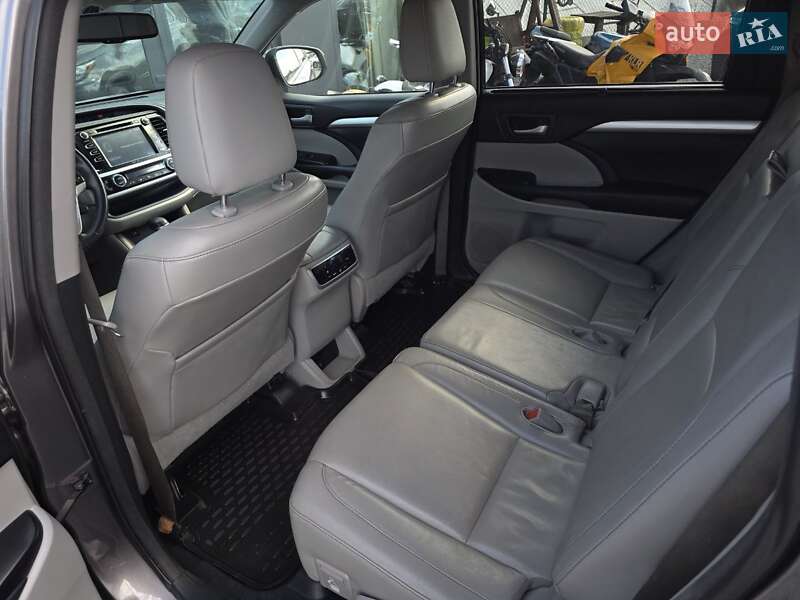 Внедорожник / Кроссовер Toyota Highlander 2015 в Тернополе фото 39 Внедорожник / Кроссовер Toyota Highlander 2015 в Тернополе