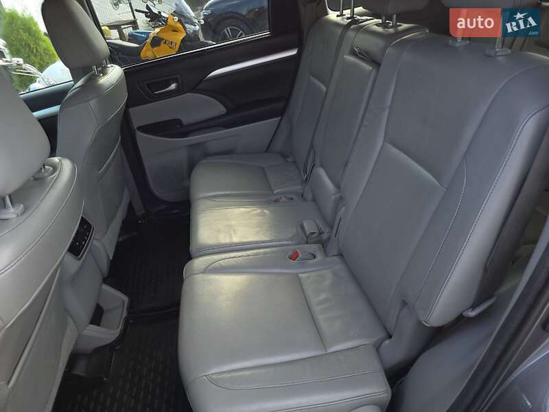 Внедорожник / Кроссовер Toyota Highlander 2015 в Тернополе фото 40 Внедорожник / Кроссовер Toyota Highlander 2015 в Тернополе