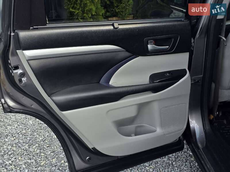 Внедорожник / Кроссовер Toyota Highlander 2015 в Тернополе фото 44 Внедорожник / Кроссовер Toyota Highlander 2015 в Тернополе