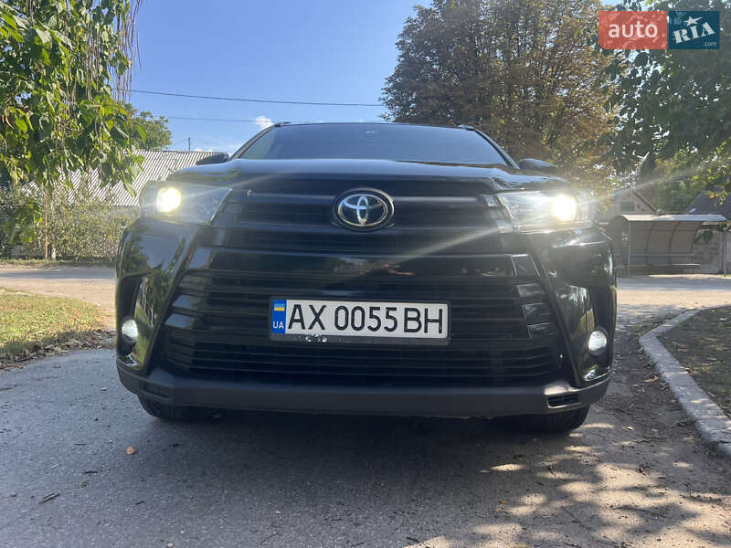 Позашляховик / Кросовер Toyota Highlander 2019 в Харкові